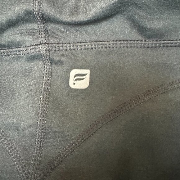 NWT - Fabletics Capris - Size L - Picture 7 of 8